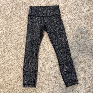 Lululemon 7/8 black and white wunder unders